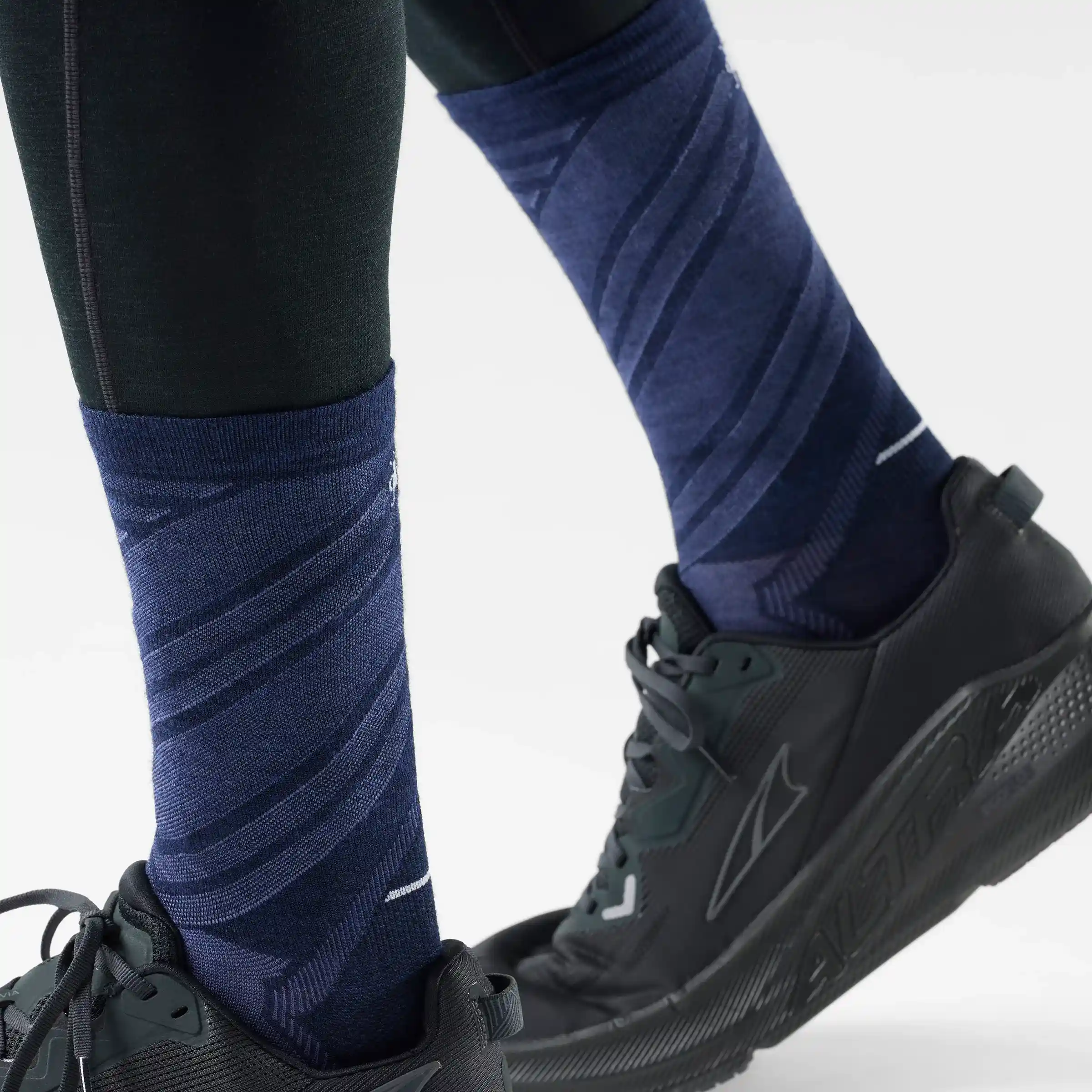 Alternative view of Run Zero Cushion Pattern Crew Socks