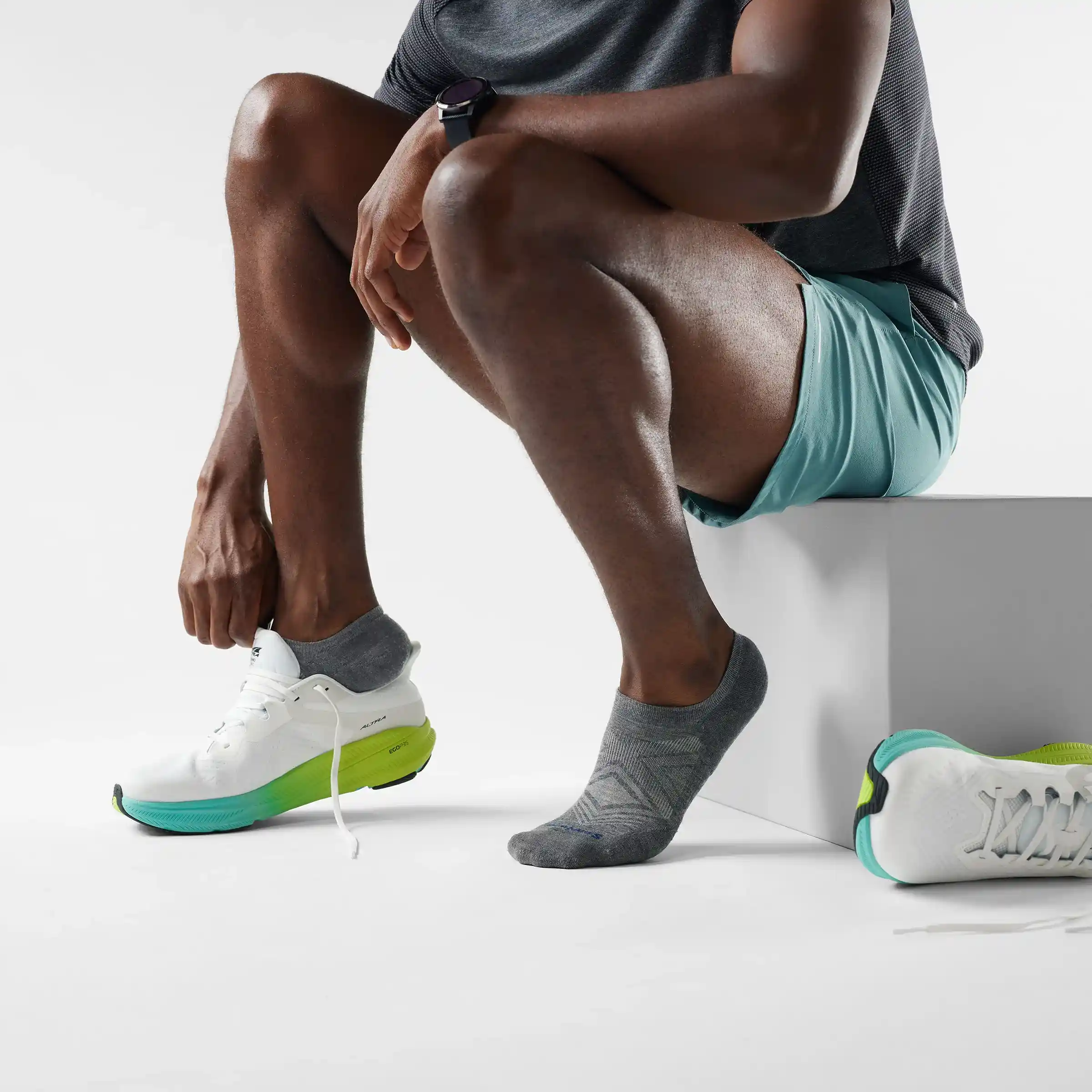 Alternative view of Run Targeted Cushion No Show Socks